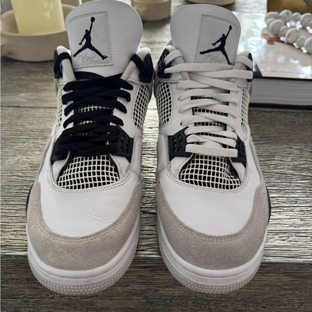 Jordan  4 military Black and White